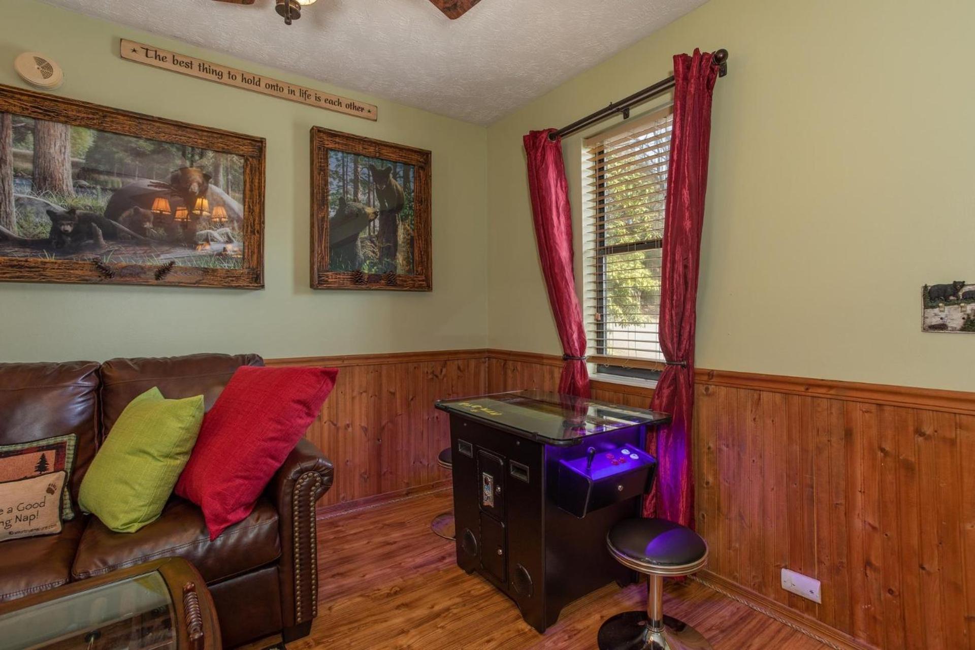 Bear Mountain Hollow-Free Dollywood Ticket- Cozy Cabin With A Hot Tub, Arcade & Deck Close To Town 비둘기 포지 외부 사진